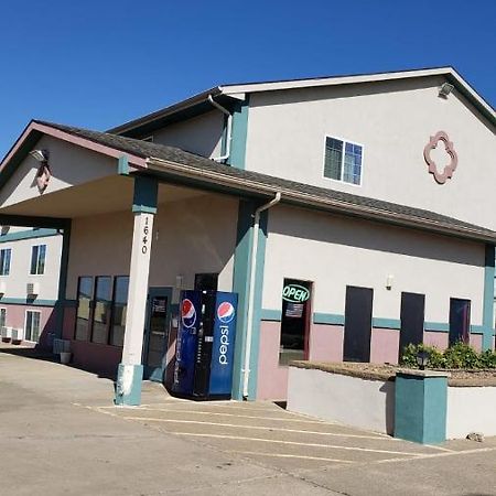 Value Inn & Suites Salina Exterior foto