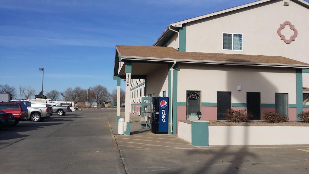 Value Inn & Suites Salina Exterior foto