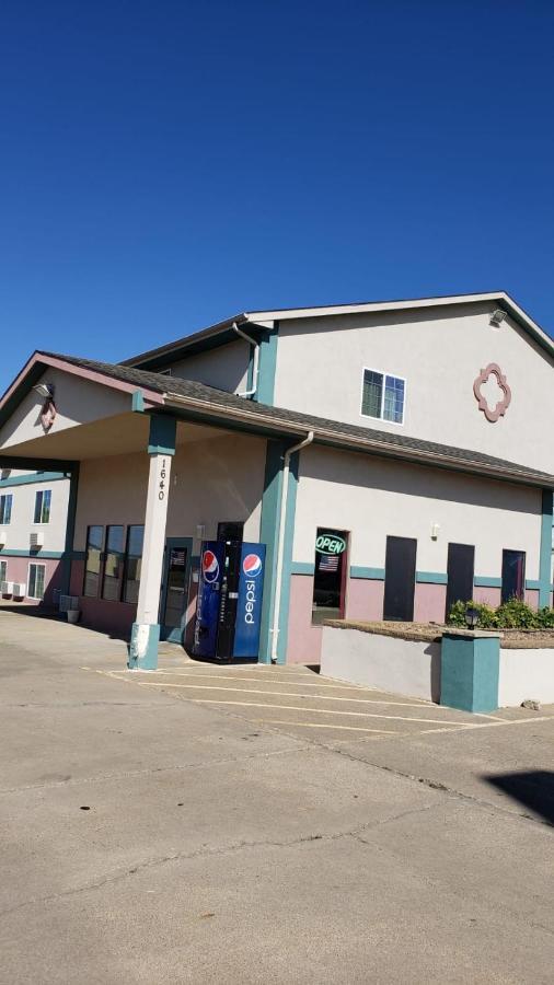 Value Inn & Suites Salina Exterior foto